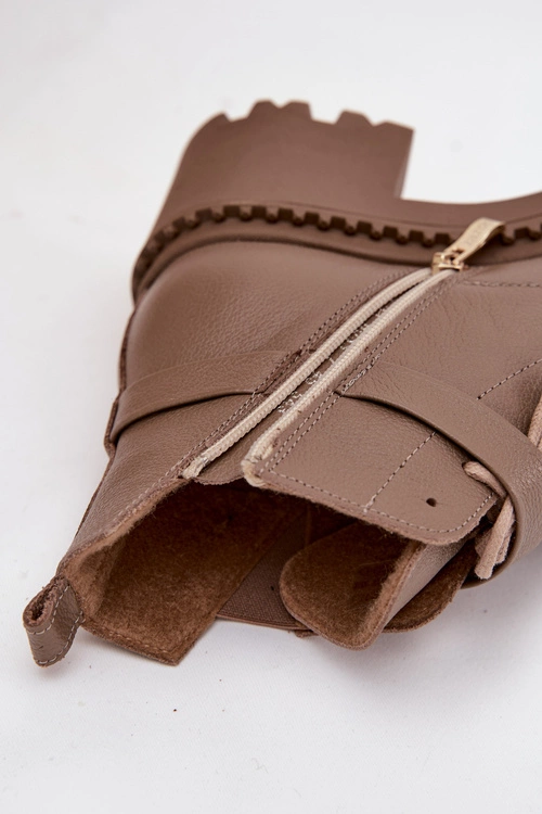 Skórzane Botki Damskie Na Klocku Z Ozdobnym Paskiem Ocieplane Zazoo 60557 Ciemnobeżowe