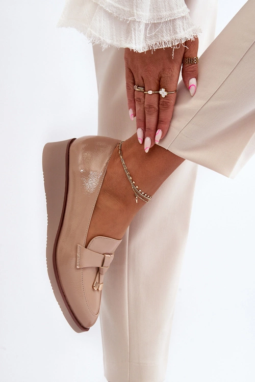 Damskie Lakierowane Półbuty Na Koturnie Z Ozdobą Beżowe Miliret