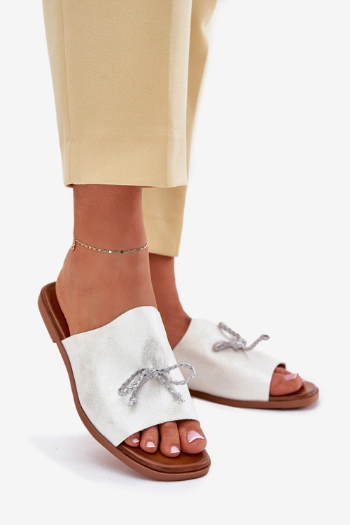 Klapki Damskie Na Płaskim Obcasie Z Ozdobnym Wiązaniem Srebrne Norela