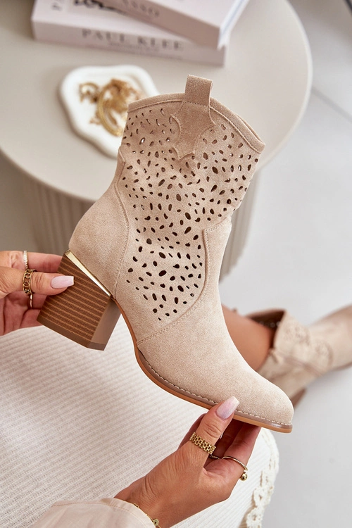 Ażurowe Botki Na Słupku Z Eko Zamszu Zapinane Na Zamek Beżowe Sevana