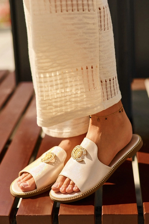 Eleganckie Klapki Damskie Błyszczące Z Ozdobą S.Barski KV27-050 Złote