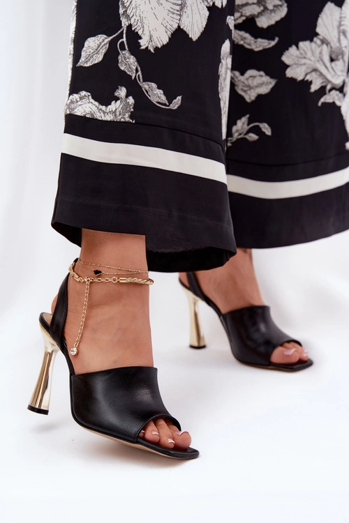 Skórzane Sandały Na Szpilce Z Ozdobną Bransoletą CheBello 4440 Czarne