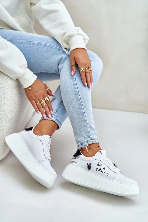 Skórzane Sneakersy Damskie Na Platformie Z Przypinkami I Napisem Vinceza 89102 Białe