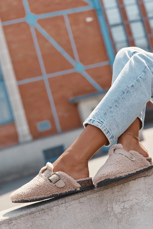 Klapki Damskie Z Futerkiem Typu Baranek Beżowe Lorivine