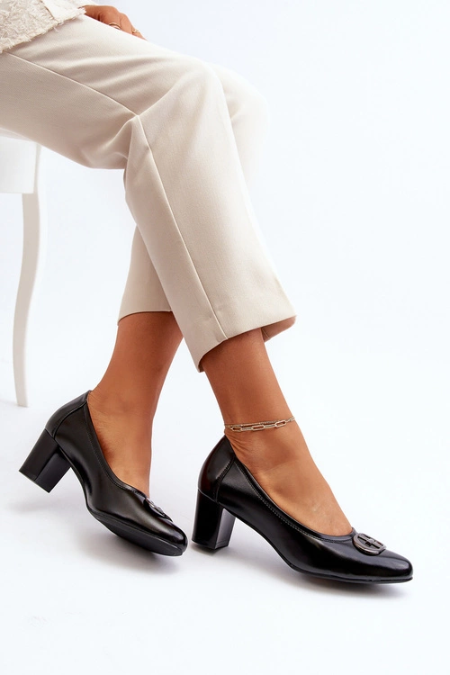 Czółenka Na Niskim Słupku Z Ozdobą Czarne Aeliris