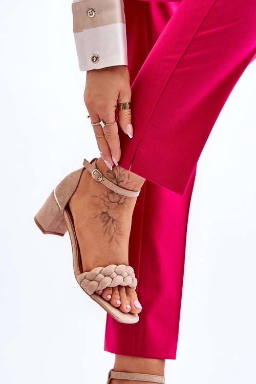 Zamszowe Sandały Na Obcasie Z Ozdobnym Warkocze Beżowe Azela