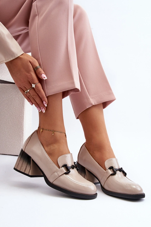 Lakierowane Półbuty Na Obcasie Beżowe Nireva
