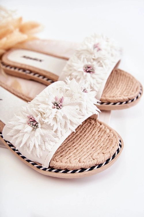 Damskie Klapki Z Materiałowymi Kwiatami Białe Susana