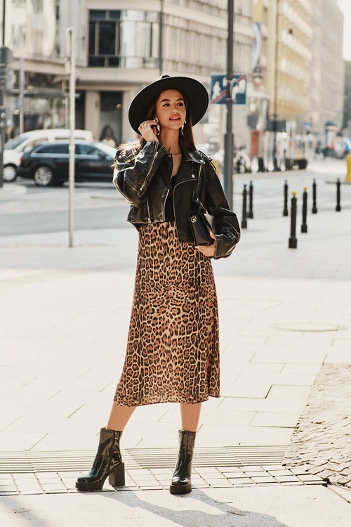 Skórzane Lakierowane Botki Damskie Na Masywnym Słupku Ocieplane D&A CR42-189 Czarne