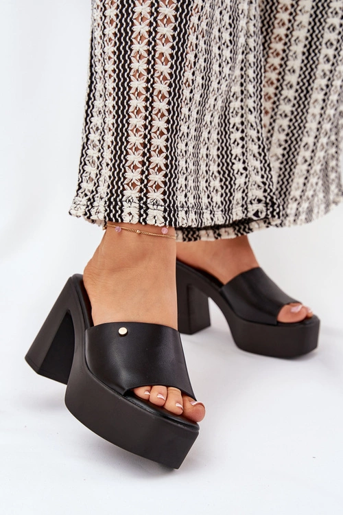 Damskie Klapki Z Eko Skóry Na Słupku I Platformie Czarne Tamirella