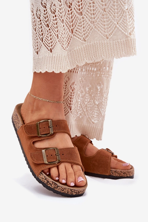 Zamszowe Klapki Na Korkowej Podeszwie Z Klamrami Camel Tavira