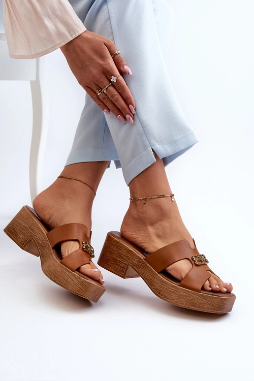 Zazoo 40412 Skórzane Eleganckie Klapki Damskie Ze Złotą Ozdobą Brązowe