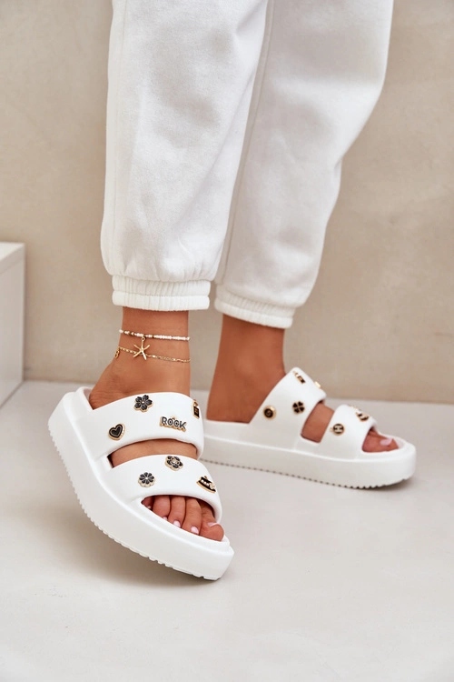 Piankowe Klapki Damskie Z Przypinkami Białe Ravanala