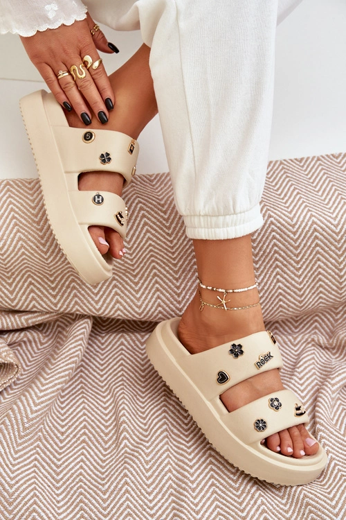 Piankowe Klapki Damskie Z Przypinkami Beżowe Ravanala