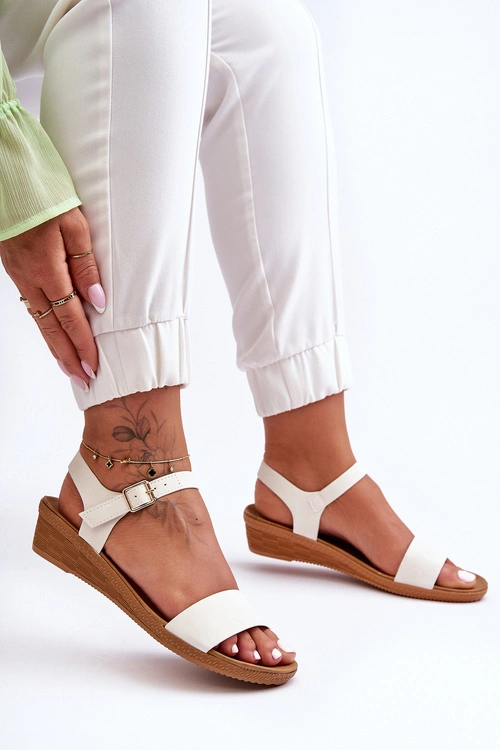 Klasyczne Sandały Na Niskim Koturnie Białe Arya