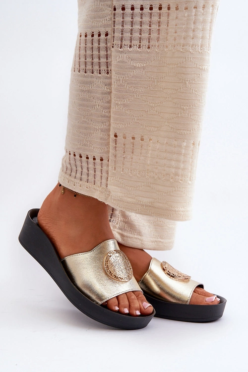 Zazoo 2920 Skórzane Klapki Damskie Na Koturnie Ze Złotym Detalem Złote