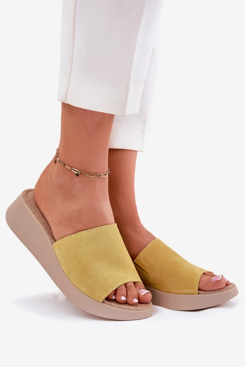 Zamszowe Klapki Damskie Na Koturnie Panto Fino RR267038 Żółte