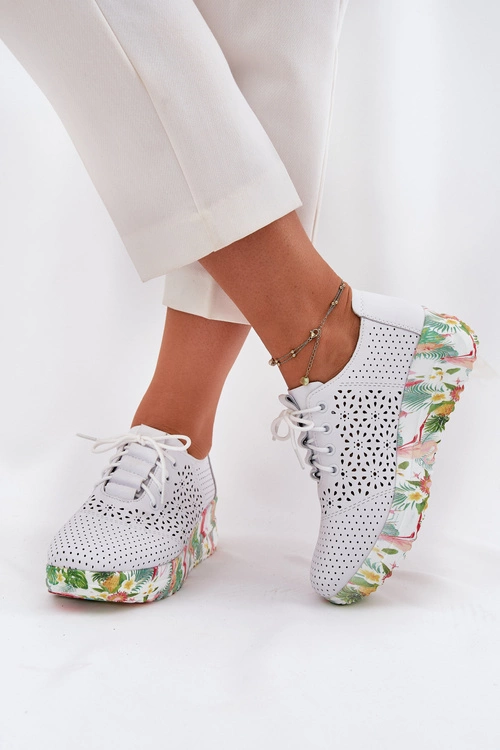 Skórzane Ażurowe Półbuty Damskie Na Koturnie Artiker 56C1532 Białe