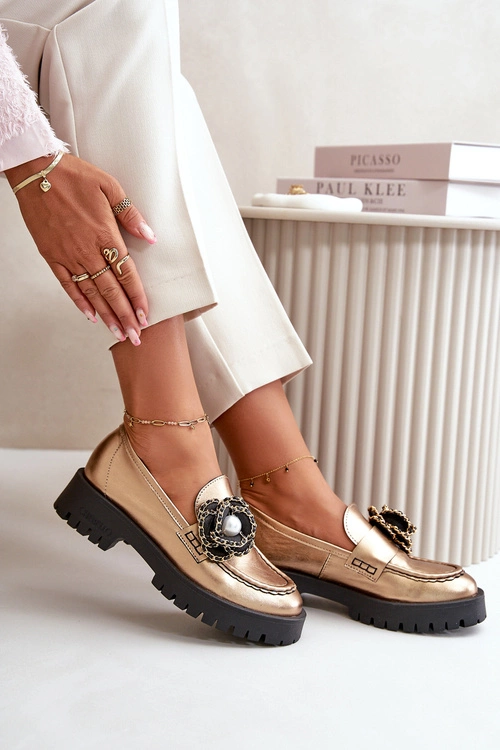 Skórzane Mokasyny Damskie Ozdobione Kwiatkiem Złote CheBello 4520