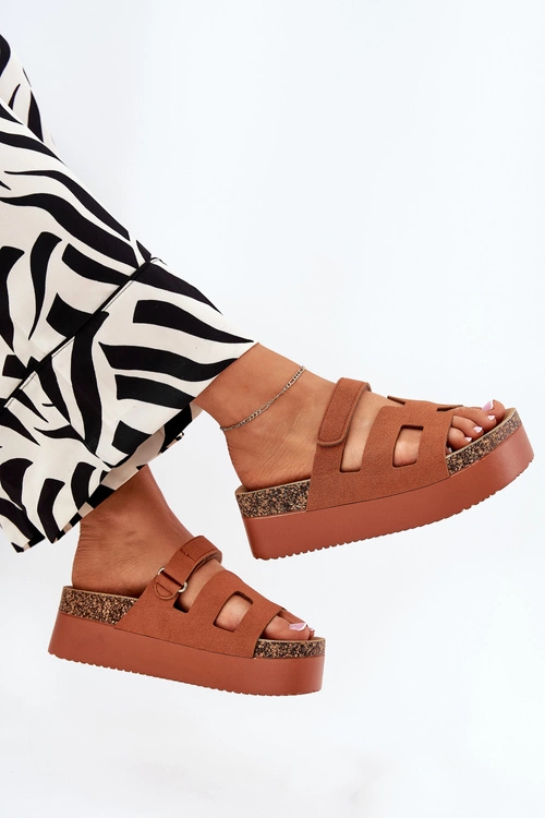 Klapki Na Masywnej Platformie Camel Daldiva