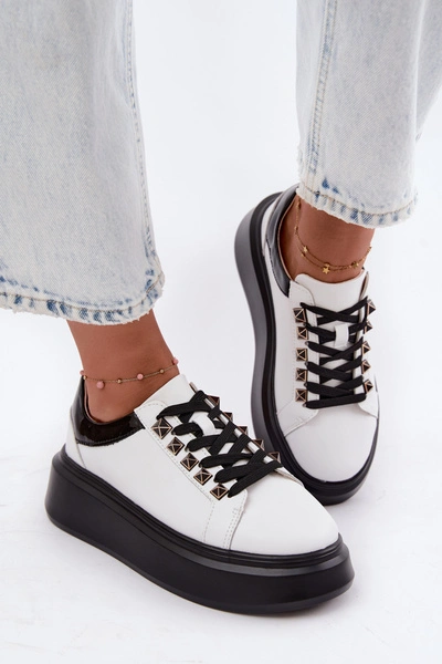 Skórzane Półbuty Sneakersy Damskie Z Ćwiekami Artiker 55C0401 Biało-Czarne