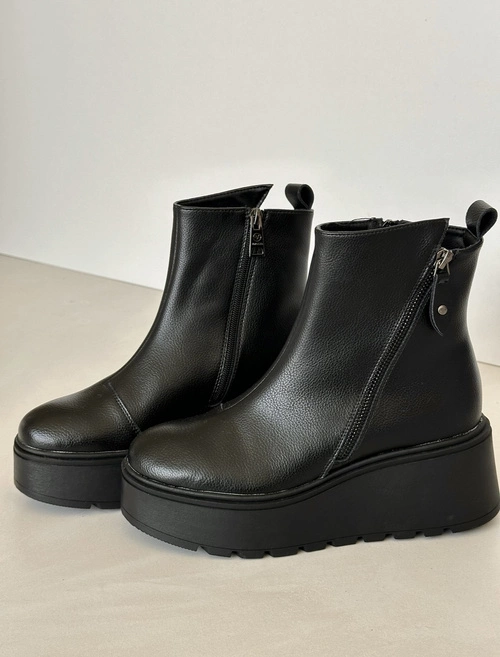 Ocieplane Botki Damskie Na Koturnie I Platformie Skóra Naturalna Czarne Vinceza 58340