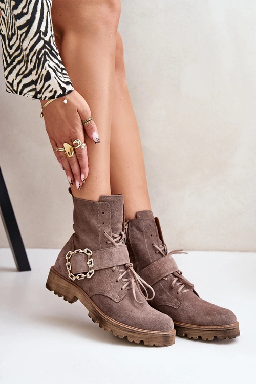 Zazoo 2951 Zamszowe Botki Z Ozdobną Klamrą Ciemnobeżowe