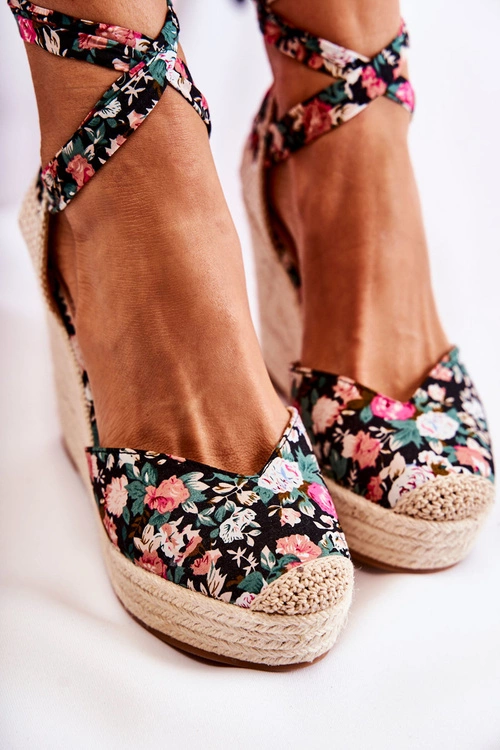 Modne Sandały Na Koturnie Czarne Lamela