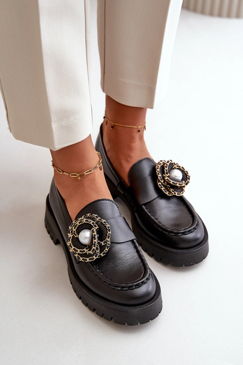 Skórzane Mokasyny Damskie Ozdobione Kwiatkiem Czarne CheBello 4520