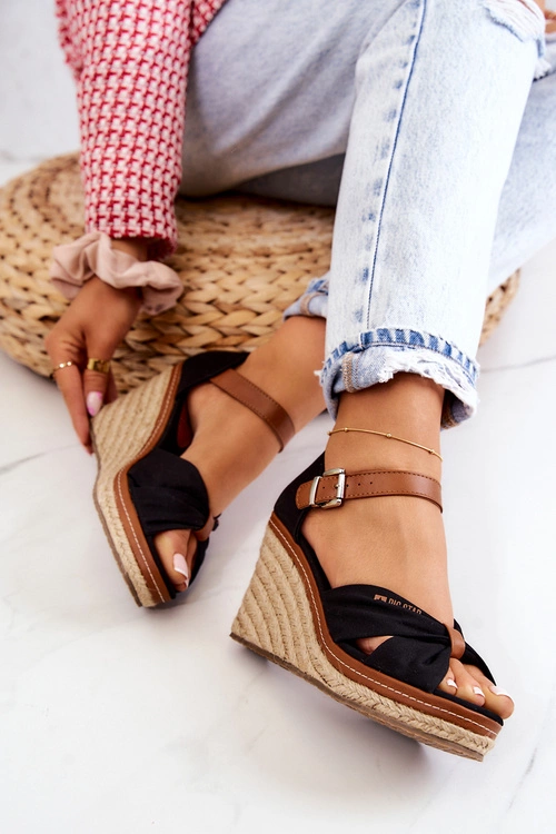 Sandały Damskie Na Koturnie Big Star JJ274937 Czarne