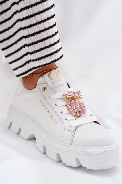 Skórzane Sneakersy Z Ozdobną Broszką Ananas CheBello 4651 Białe
