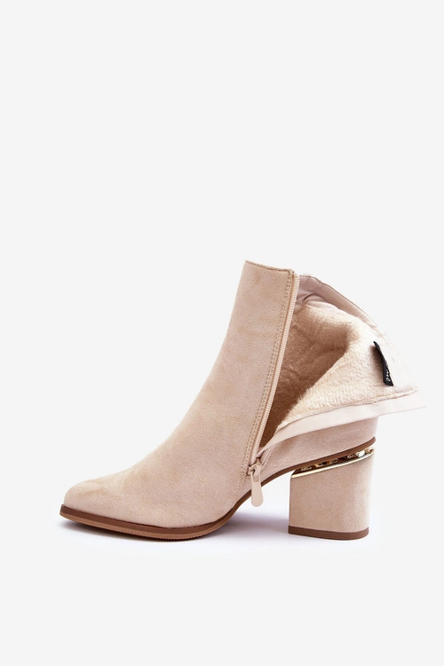 Zamszowe Botki Na Obcasie Z Biżuteryjną Ozdobą Beżowe Jadirel