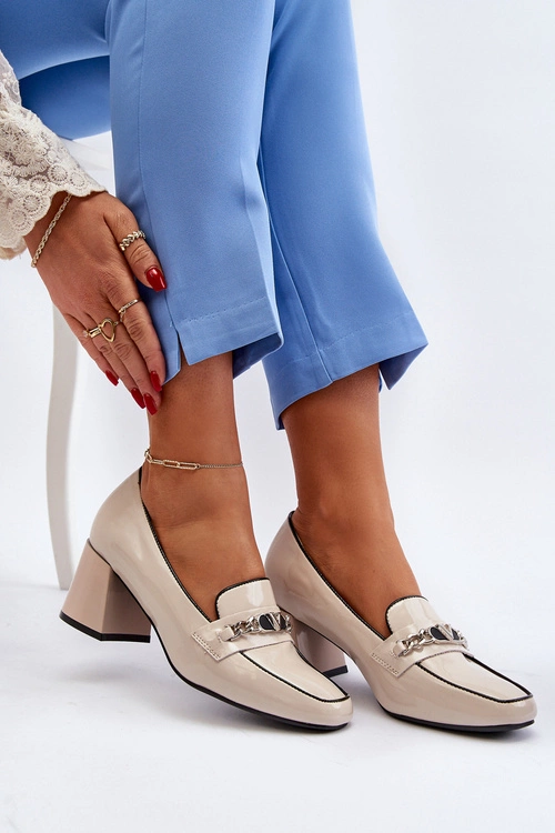 Lakierowane Czółenka Na Niskim Obcasie Z Ozdobą Beżowe Makki