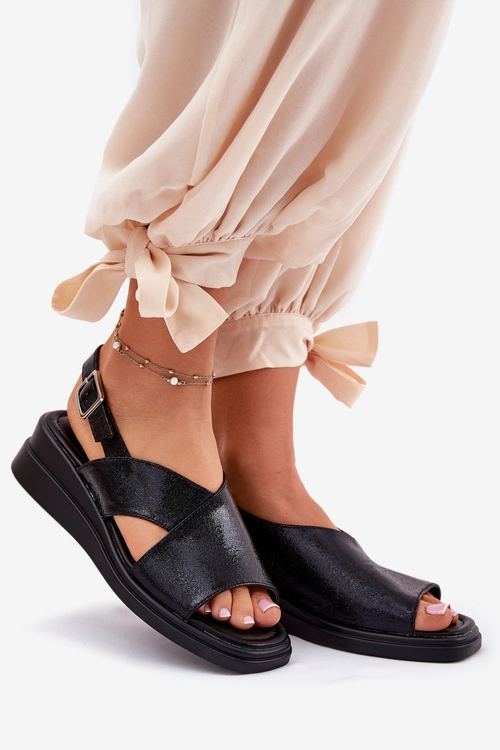 Lakierowane Sandały Damskie Na Koturnie Z Eko Skóry Czarne Quilara