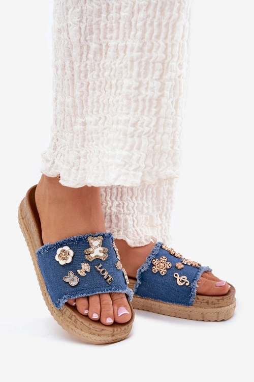 Klapki Damskie Ze Złotymi Przypinkami Na Platformie Granatowe Rigasta