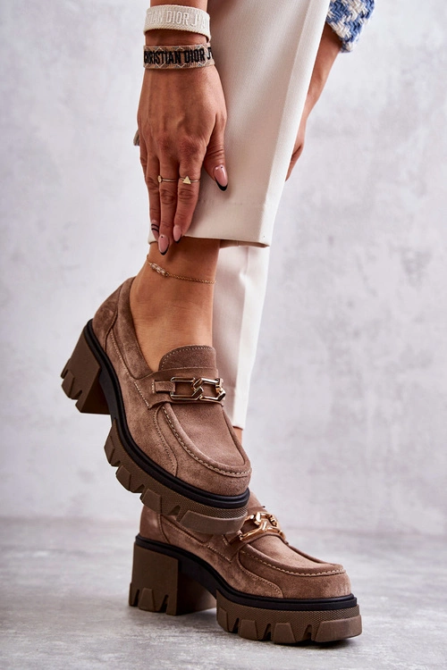 Zamszowe Półbuty Na Obcasie Ze Złotą Ozdobą Brązowe Lemar Lurdes