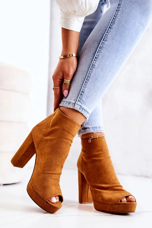 Botki Na Słupku Odkryte Palce Camel Adore