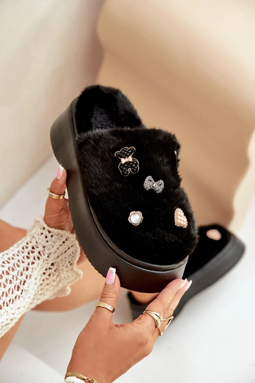 Futrzane Kapcie Damskie Na Grubej Podeszwie Z Przypinkami Czarne Zintoria