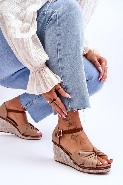 Sandały Damskie Na Plecionym Koturnie Ciemnobeżowe Judith