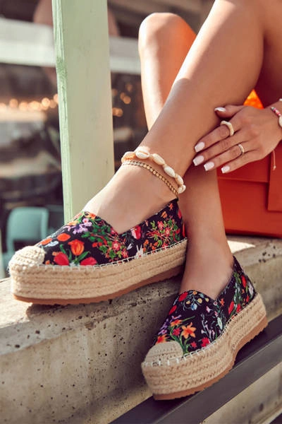 Modne Wsuwane Espadryle W Kwiaty Czarne Morice