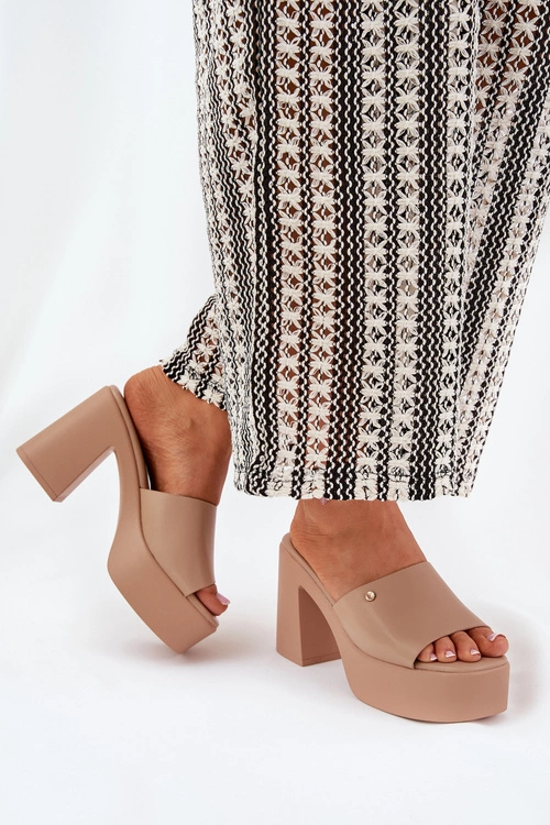 Damskie Klapki Z Eko Skóry Na Słupku I Platformie Khaki Tamirella