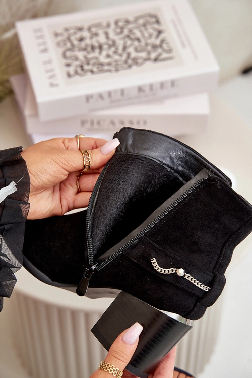 Ocieplane Botki Damskie Na Słupku Z Łańcuszkiem Eko Zamszowe Czarne Hanalen