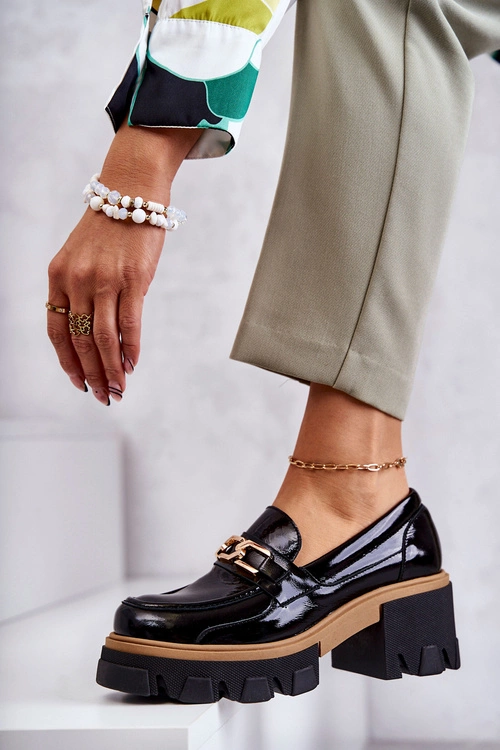 Lakierowane Półbuty Na Obcasie Ze Złotą Ozdobą Czarne Lurdes