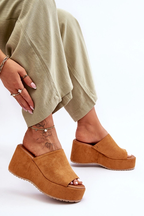 Damskie Klapki Na Masywnej Platformie Camel Martina