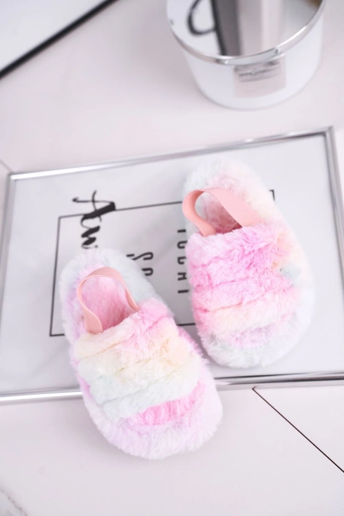 Dziecięce klapki z futerkiem i gumką kolorowe Fluffy