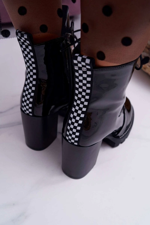 Botki Damskie Na Słupku Lakierowane Czarne Insist