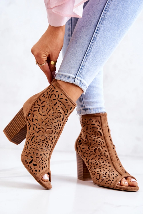 Botki Na Słupku Ażurowe Camel Brittany