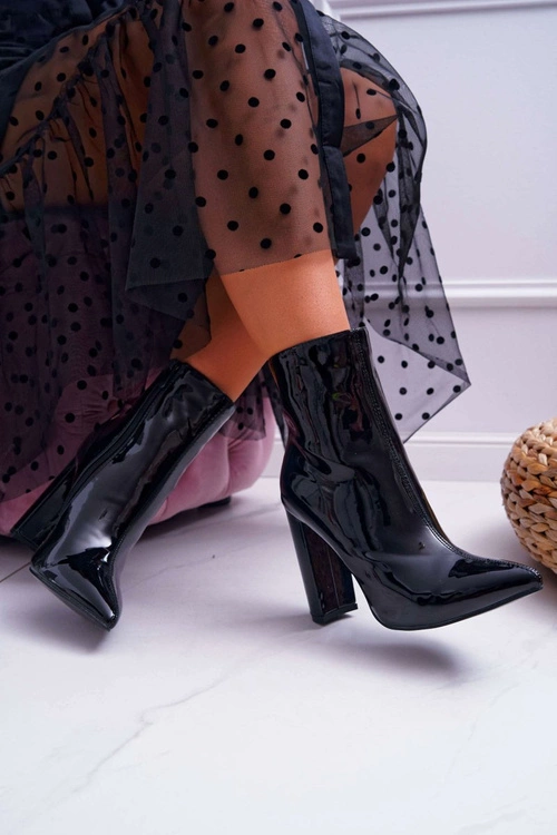 Botki Damskie Na Słupku W Szpic Lakierowane Czarne Demens