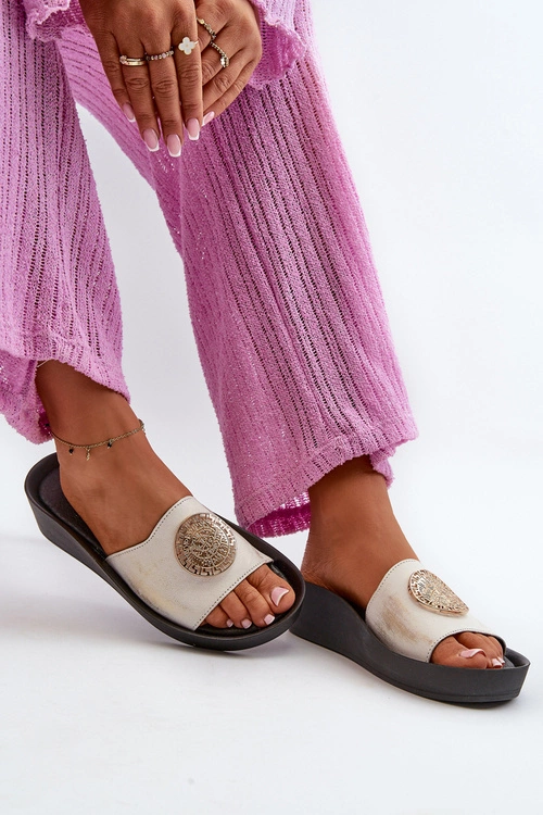 Zazoo 2920 Skórzane Klapki Damskie Na Koturnie Ze Złotym Detalem Złoty Przecierany