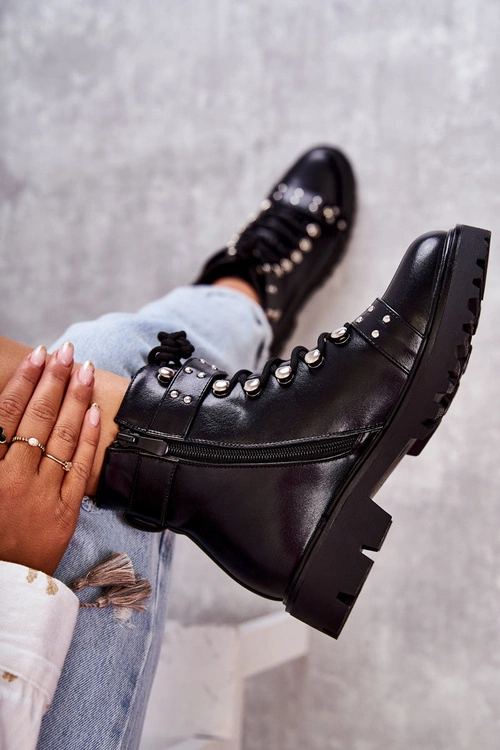 Skórzane Botki Z Ozdobnym Paskiem Czarne Sabine